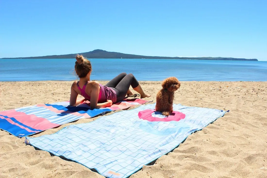 Microfiber Beach Towel & Bag. Lightweight, Compact & Quick-Dry. For Travel, the Beach, Pool, Gym, Yoga & Camping. Extra Large (71x35.5), Red